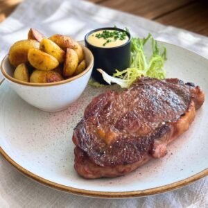 Entrecôte de race française 280g, émulsion béarnaise, pommes sautées