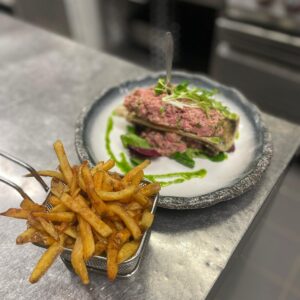 Tartare de bœuf, race charolaise, frites maison