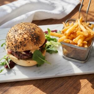 Burger des 2 Potes race charolaise, émulsion béarnaise, frites maison