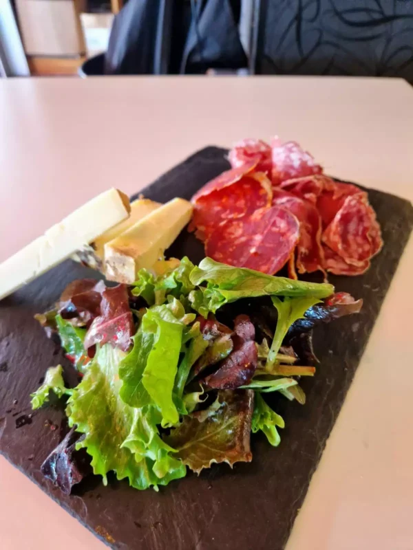 planche-charcuterie-fromages