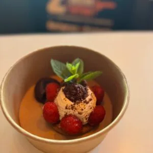 Tartelette framboise, ganache montée vanille, gel framboise