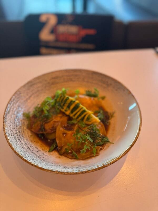Ravioles de homard, bouillon thaï