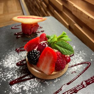 Tartelette aux fruits rouges, ganache chocolat blanc, sarrasin