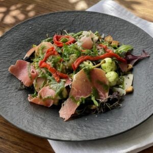 Salade Italienne (jambon de pays, parmesan, billes de mozzarella)