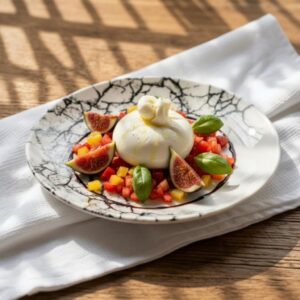 Concassée de tomates et figues, burrata crémeuse, vinaigrette balsamique